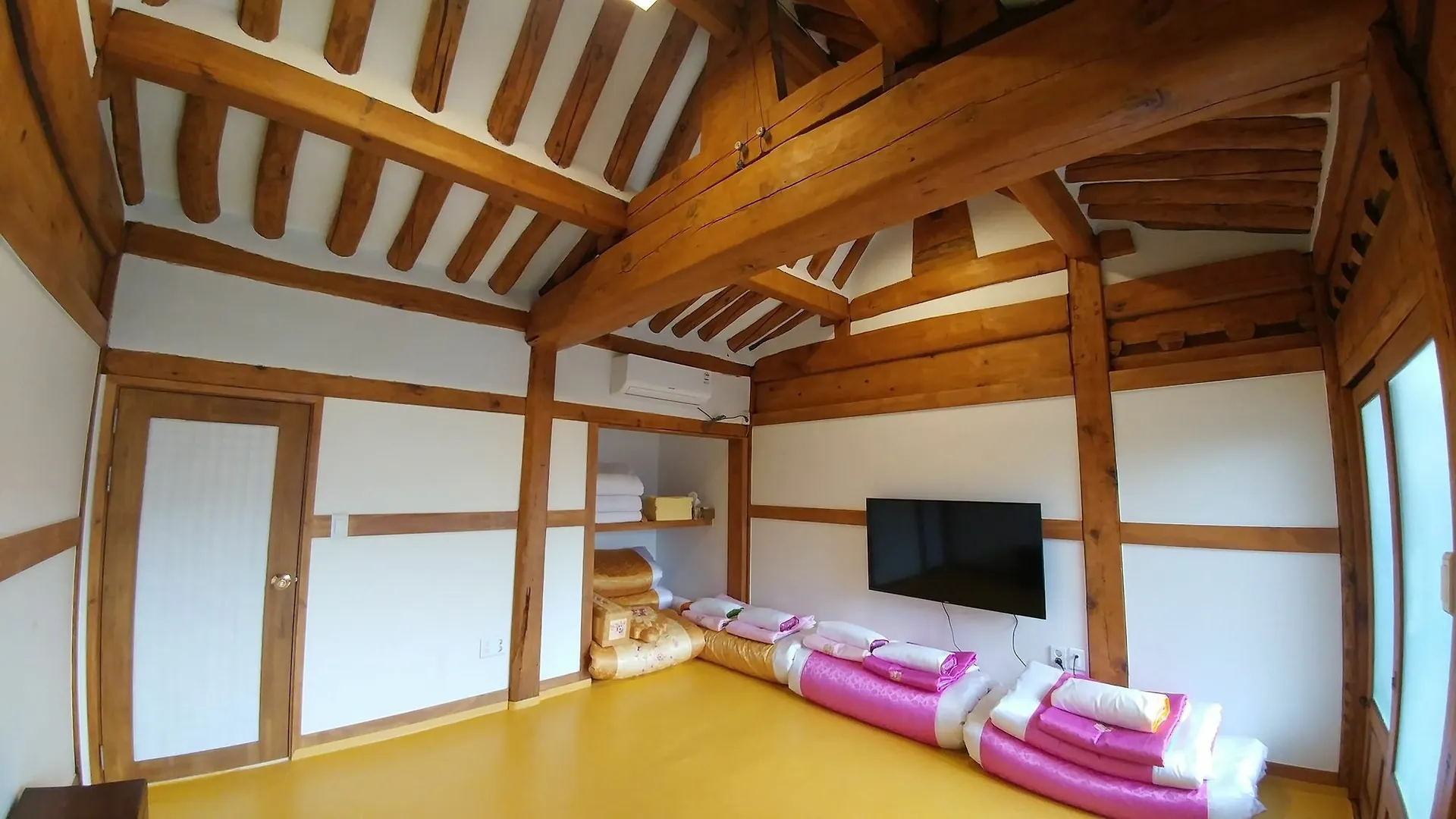 Bukchon Hyosunjae Guesthouse Seoul South Korea