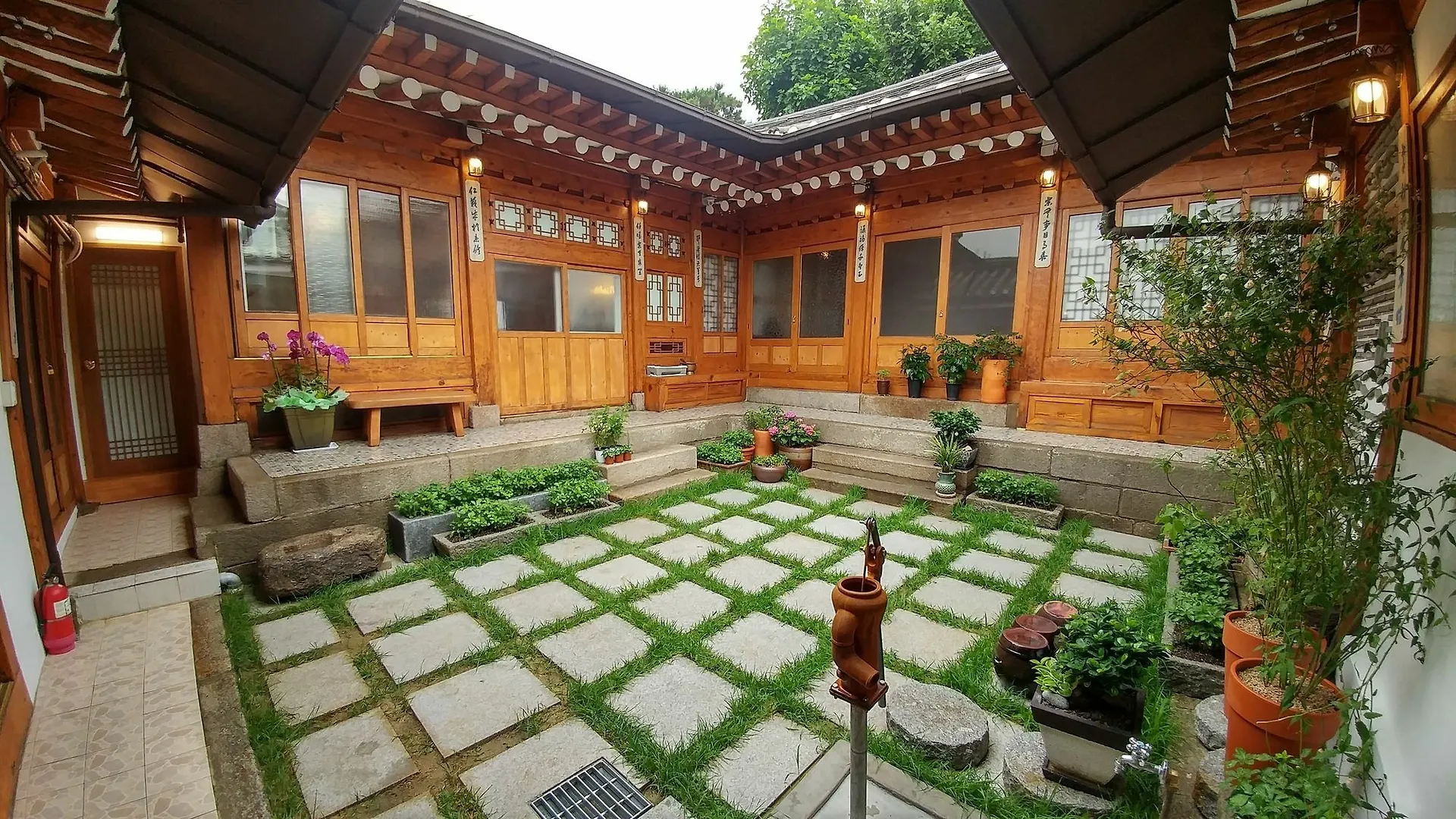 Bukchon Hyosunjae Guesthouse Seoul